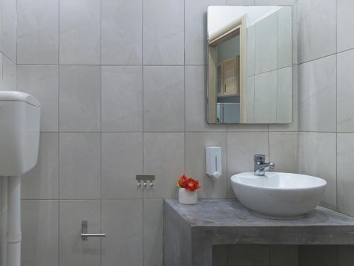 Cozy Athenian One BD, Pistachio Charm