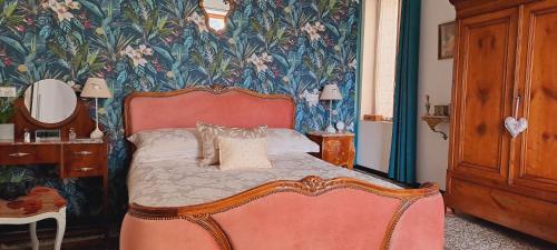 a bedroom with a bed with a floral wallpaper at Gite Florence near Saint Chinian Private Pool & River Garden in Pierrerue