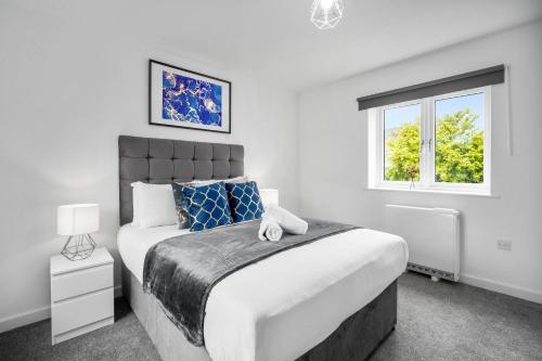 a white bedroom with a large bed and a window at Modern 2 Bedroom Apartment - Secure Parking - 53C in Sleightholme