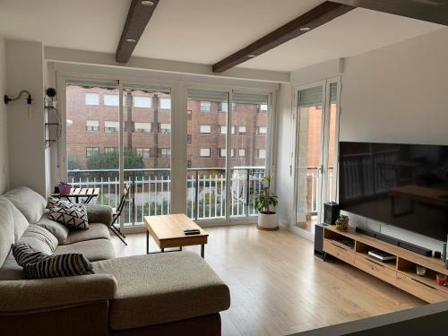 Piso en Arturo Soria para 5 personas cerca del Aeropuerto y de IFEMA no permitido alquiler turístico