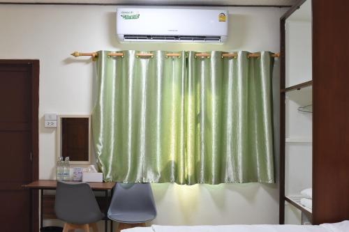 Ένα ή περισσότερα κρεβάτια σε δωμάτιο στο Chaiwat Hostel