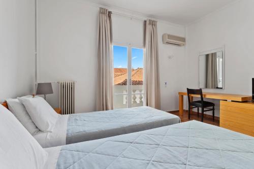 Ένα ή περισσότερα κρεβάτια σε δωμάτιο στο Hotel Roumani