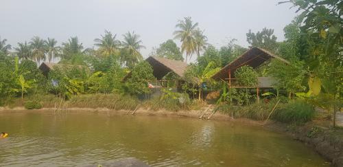 a group of houses next to a river at IKWAI Camping in Ban Hom Kret (2)