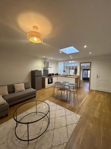 Le Rive Droite proche gare parking facile