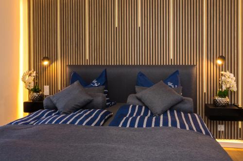 a bedroom with a bed with blue and white pillows at Villa Marin Wohnung 1 in Zinnowitz