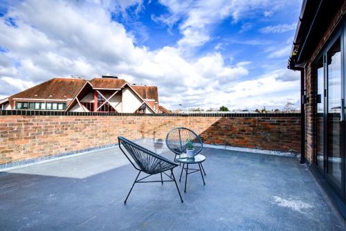 Hybrid Resi - Uxbridge with onsite car parking, near London Heathrow Airportにあるバルコニーまたはテラス