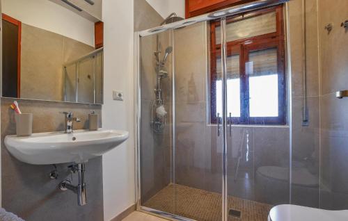 a bathroom with a shower and a sink and a shower at Stunning Apartment In Aci Castello With Kitchen in Aci Castello