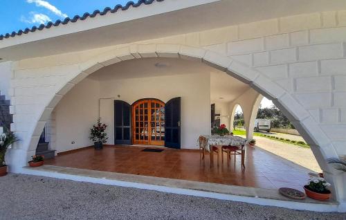 Το κτήριο όπου στεγάζεται  η παραθεριστική κατοικία