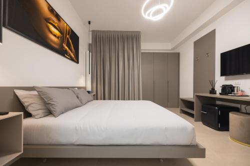 TV a/nebo společenská místnost v ubytování Luxury Station Suite