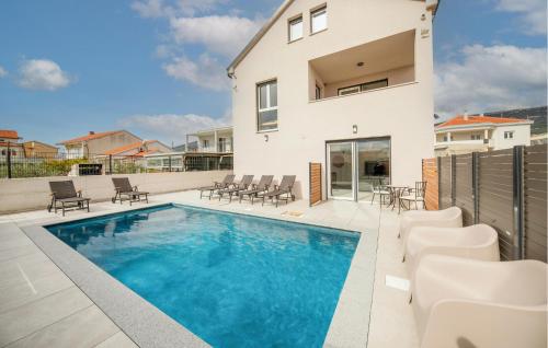 Cozy Apartment In Kastel Novi With Swimming Pool