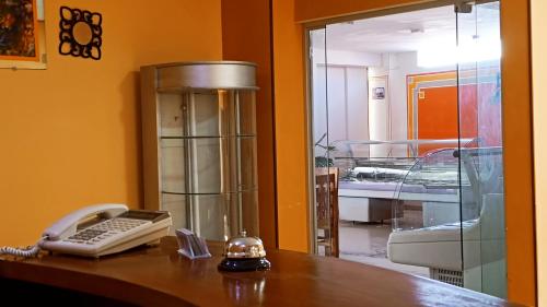 a office with a phone on a desk with a hospital room at HGA-Perla-Spa in La Paz