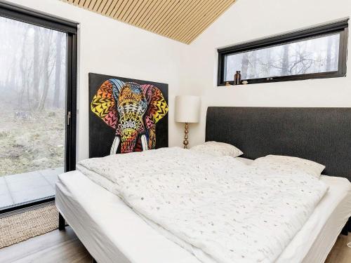 Tempat tidur dalam kamar di Holiday home Frederikshavn IV