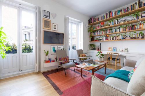 Elegant apartment next to Paseo del Prado - Alameda