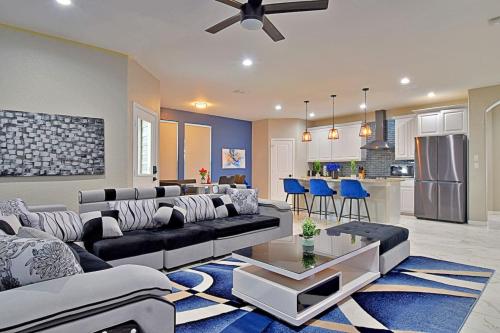 a living room with a couch and a kitchen at Stunning 6 Bedroom Near Downtown in San Antonio
