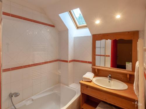 a bathroom with a sink and a bath tub at Chalet Pra-Loup, 4 pièces, 10 personnes - FR-1-165A-47 in Uvernet