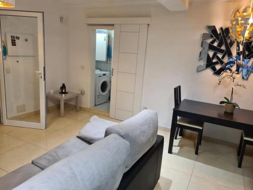 Angelmoon modern & sea views