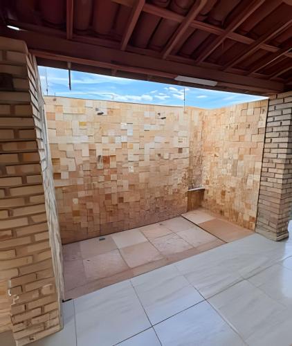 an empty room with a brick wall at Casa de Praia Tibau-RN in Tibau