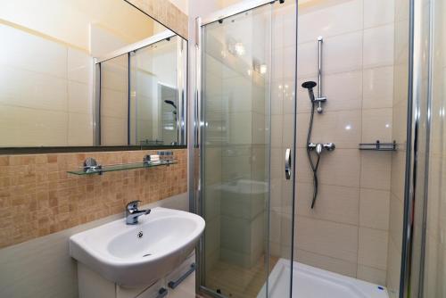 a bathroom with a sink and a shower at Hotel Pod Jeleniem in Sobótka