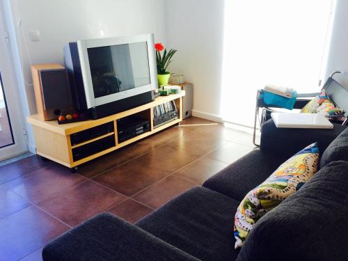 TV a/nebo společenská místnost v ubytování Odeceixe Vila