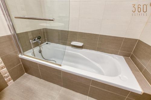 Koupelna v ubytování Cosy 1BR home in the heart of St.Julians w/WIFI by 360 Estates