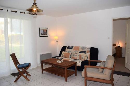 Appartement face à la plage principale du Coz Pors à Trégastel - Réf 612