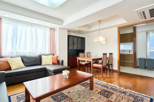 a living room with a couch and a table at L-Large 3Bedroom Luxury Condo, 140sqm Max 19 PPL, 7mins walk to station, Elevator,QuiteArea in Tokyo