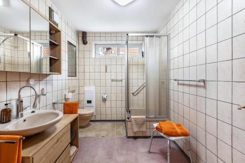 a bathroom with a sink and a shower and a toilet at Haus am Markt Fewo 2 in Schöningen