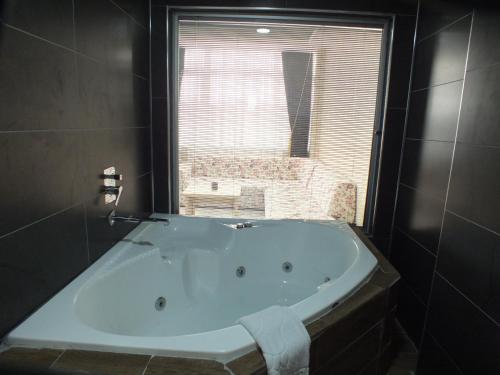 Bilik mandi di ÇANKAYA SUIT HOTEL