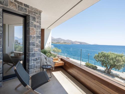 Seannamon Suites Unique Design Sea View Suites next to the beach