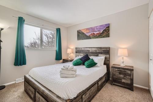 a bedroom with a large bed with green pillows at Centrally located for adventures in Westminster