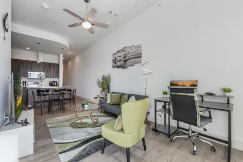 Gallery image of Chic loft style 2BR I Gym I Parking I Workspace in Dallas