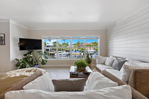 a living room with a couch and a tv at Relaxing Beach Apt in las Olas Blvd in Fort Lauderdale