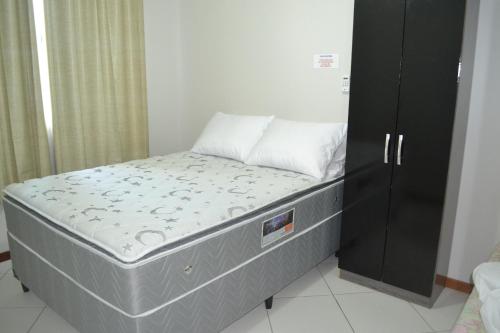 Katil atau katil-katil dalam bilik di Bombinhas Residencial Ecomar