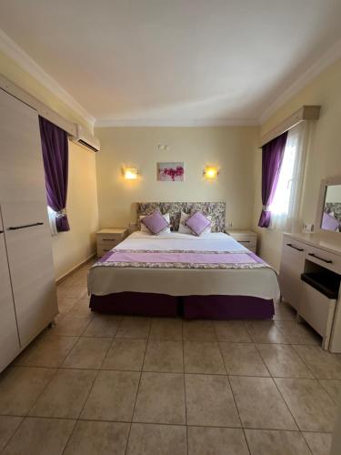 Una cama o camas en una habitación de Canna Garden Hotel - Adult Only