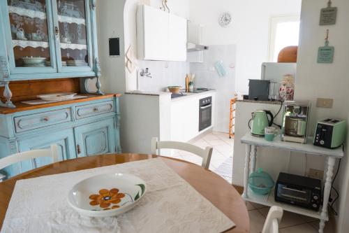 a kitchen with a table with a bowl on it at Da Fe' - Casa con terrazza panoramica in Cuglieri