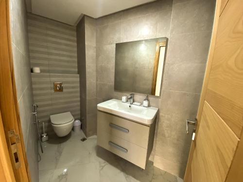 ห้องน้ำของ Two Bedroom Luxury Vacation Apartment City Centre