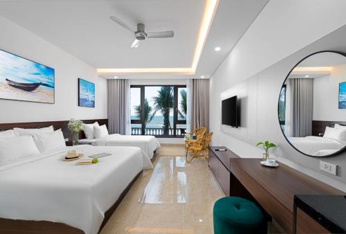 a hotel room with a large bed and a mirror at Hoang Yen Boutique Hotel in Dien Ban