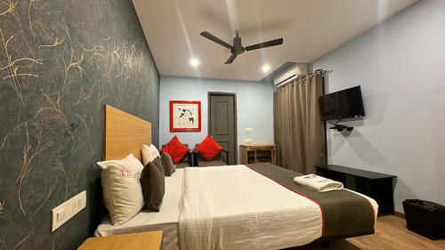 a bedroom with a bed and a flat screen tv at PHP BOUTIQUE TOWNHOUSE in Chennai