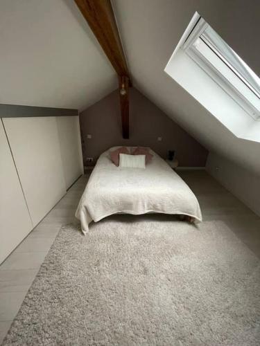 Säng eller sängar i ett rum på Charmant loft Alsacien
