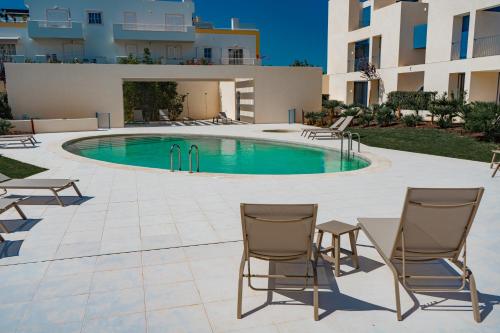 Elegant 2BR Apartment with Pool & Garden