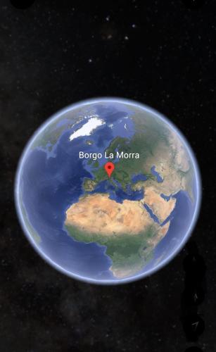 a glass plate with a map of the earth at Borgo La Morra in Pavullo nel Frignano