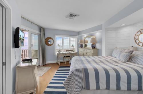 a bedroom with a bed and a desk in it at 204 B Port O Call by AvantStay Beachfront Condo in Isle of Palms