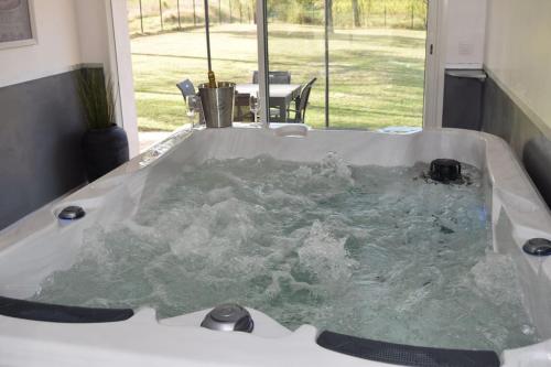 Φωτογραφία από το άλμπουμ του Villa Gard'iguette avec SPA entre vignes &garrigue σε Carnas