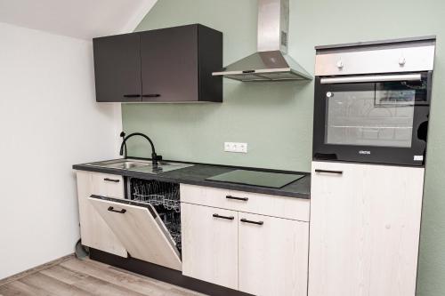 Η κουζίνα ή μικρή κουζίνα στο nice2be Apartments