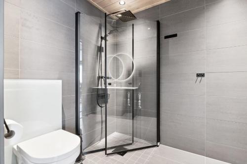 a bathroom with a glass shower with a toilet at Hafjell Front 8pers, Ski in/out. Downhill Bike in Hafjell