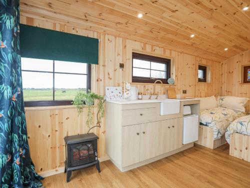 Η κουζίνα ή μικρή κουζίνα στο Tal Sarn Shepherd Hut