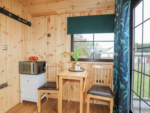 Η κουζίνα ή μικρή κουζίνα στο Tal Sarn Shepherd Hut