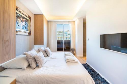 Somptuous 3 bedroom with sea-view on the Croisette