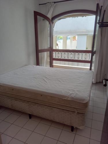 Кровать или кровати в номере POUCOS PASSOS da PRAIA da Enseada, MELHOR praia do Guaruja e ao lado de vários estabelecimentos, podendo fazer tudo a pé !