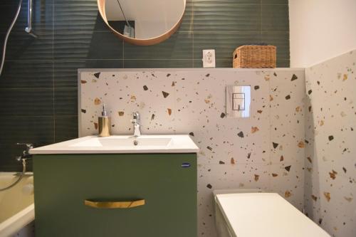 Ένα μπάνιο στο Stylish Apartment with video projector